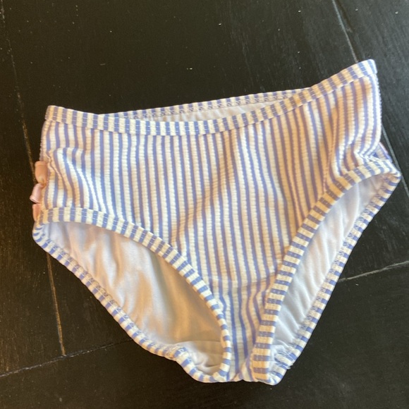 Ruffle Butts swim bottom.   Girls size 5 - Picture 6 of 7